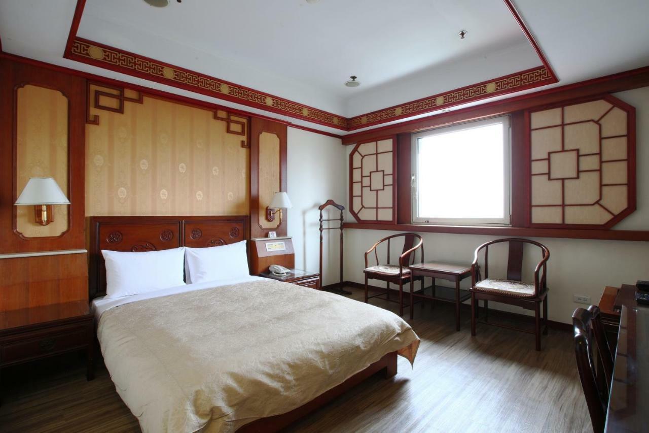Hua Du Hotel Цзилун Экстерьер фото