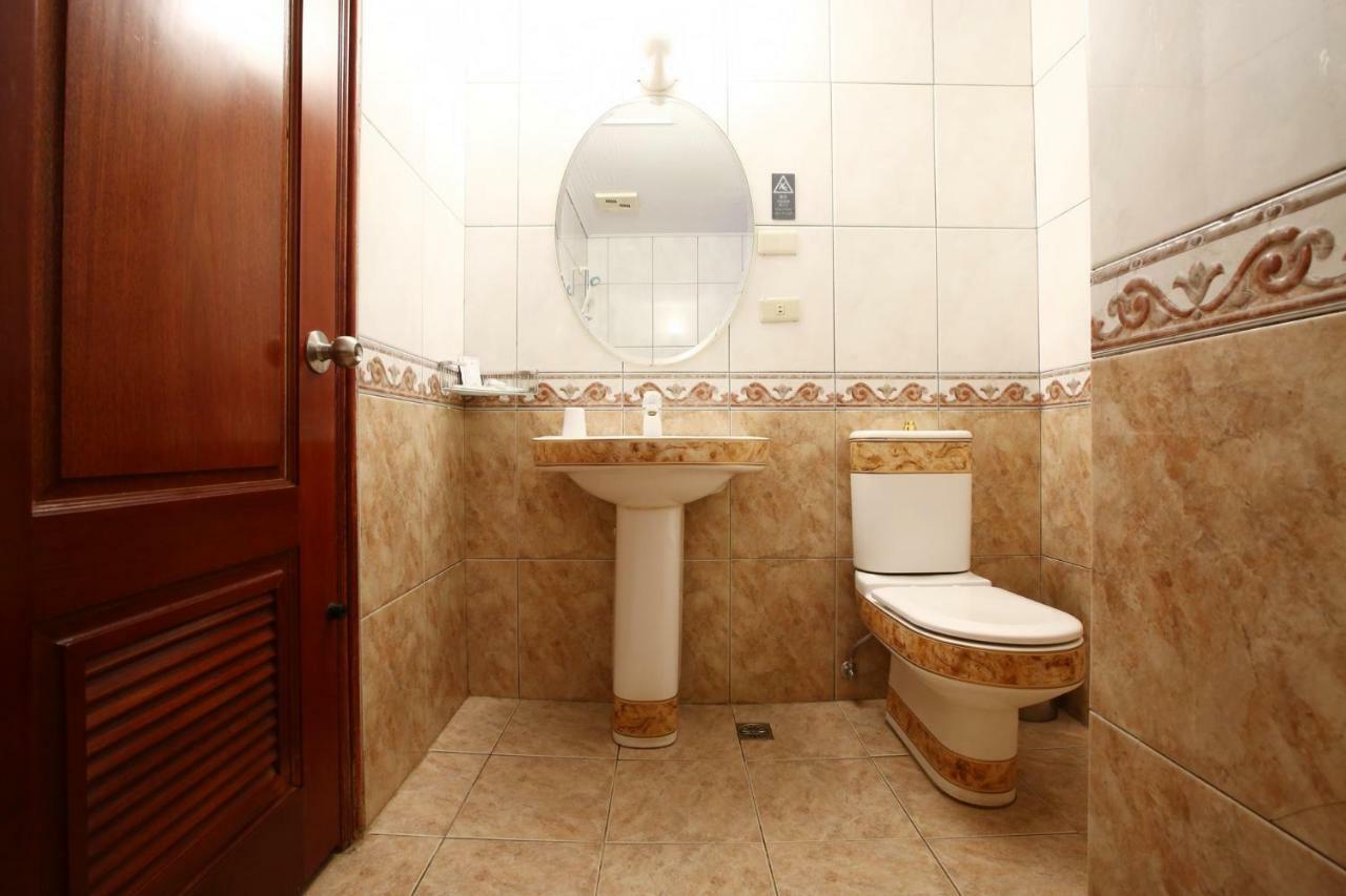 Hua Du Hotel Цзилун Экстерьер фото