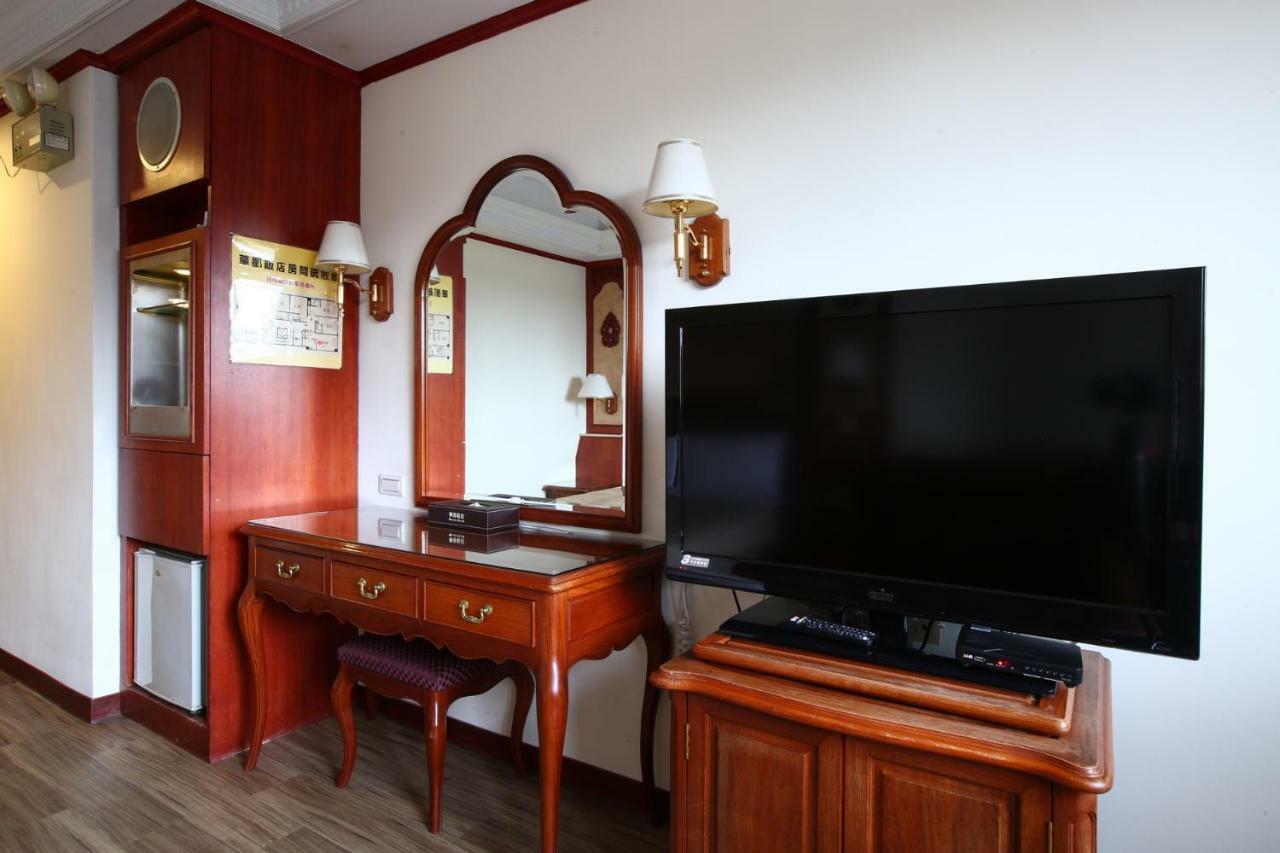 Hua Du Hotel Цзилун Экстерьер фото
